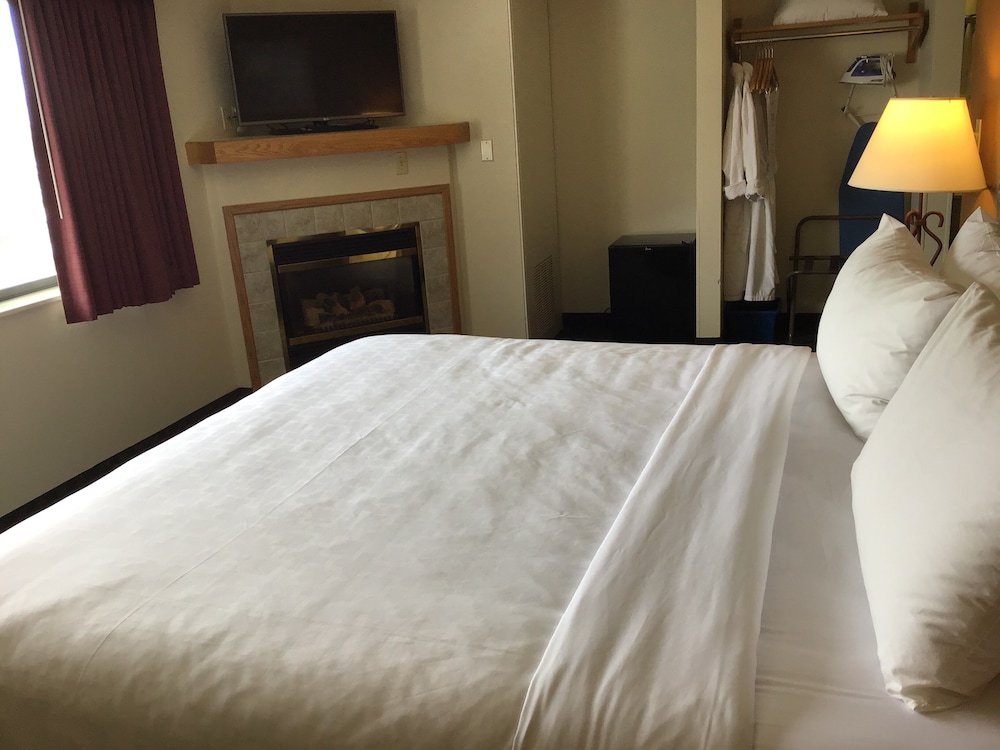 Luxury Suite, 1 King Bed, Non Smoking photo 2