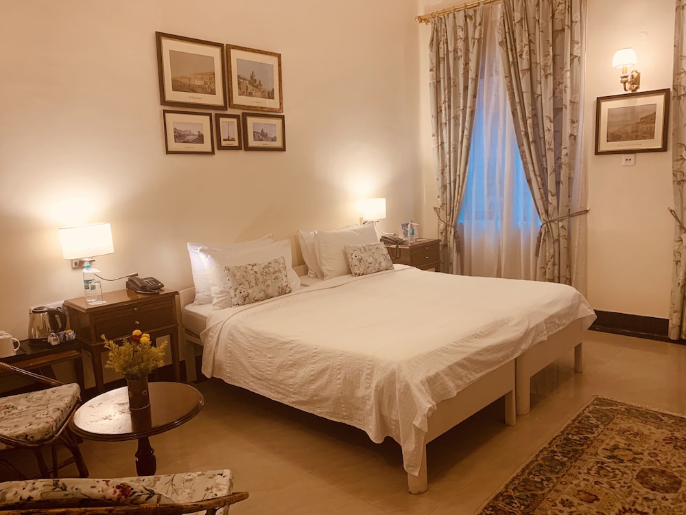 Deluxe Double or Twin Room - Photo 8