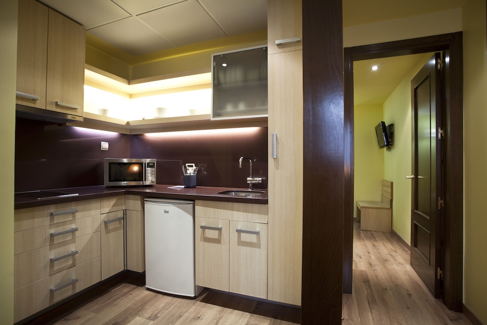 Suite - Photo 7