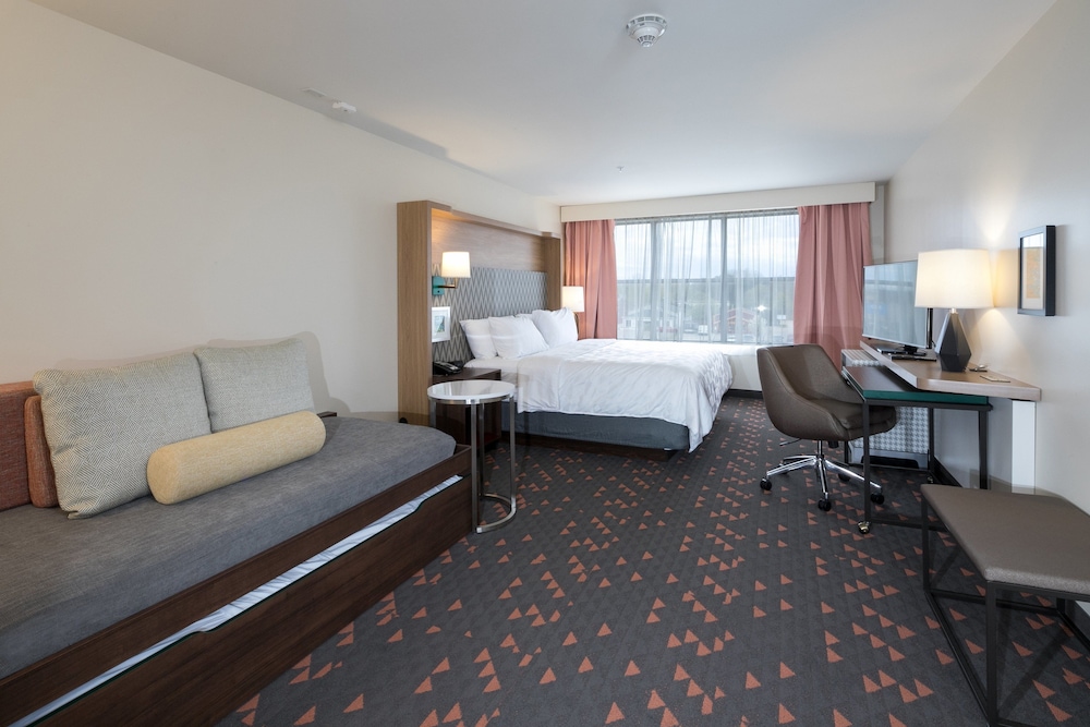 Standard Room, 1 King Bed (Daybed, Walk-In Shower) - Photo 1