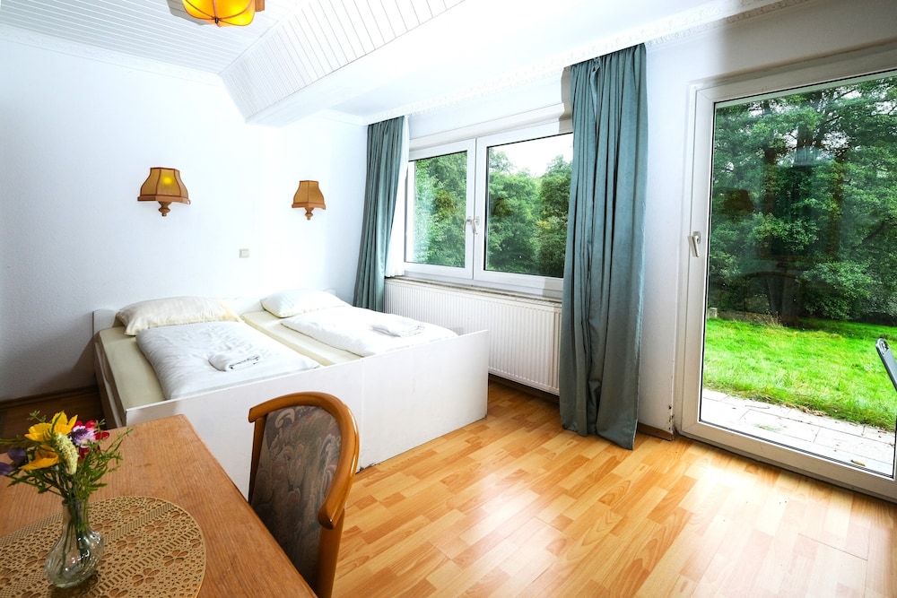 Standard Double Room - Photo 7