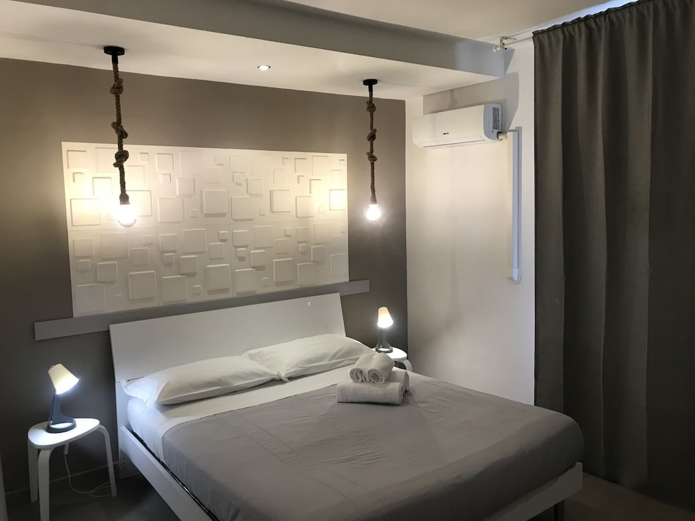 Superior Room, 1 Queen Bed, Balcony, City View - Photo 8