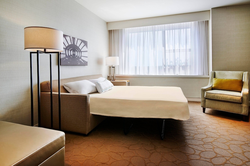 Suite, 1 Bedroom - Photo 1