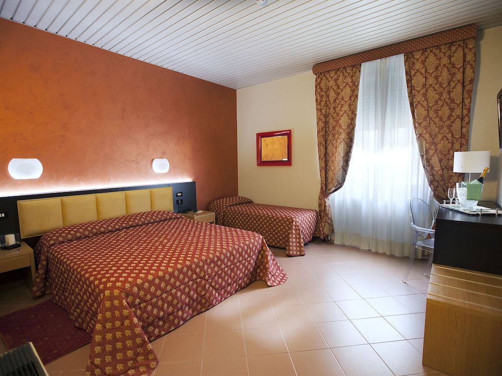 Standard Triple Room photo 3