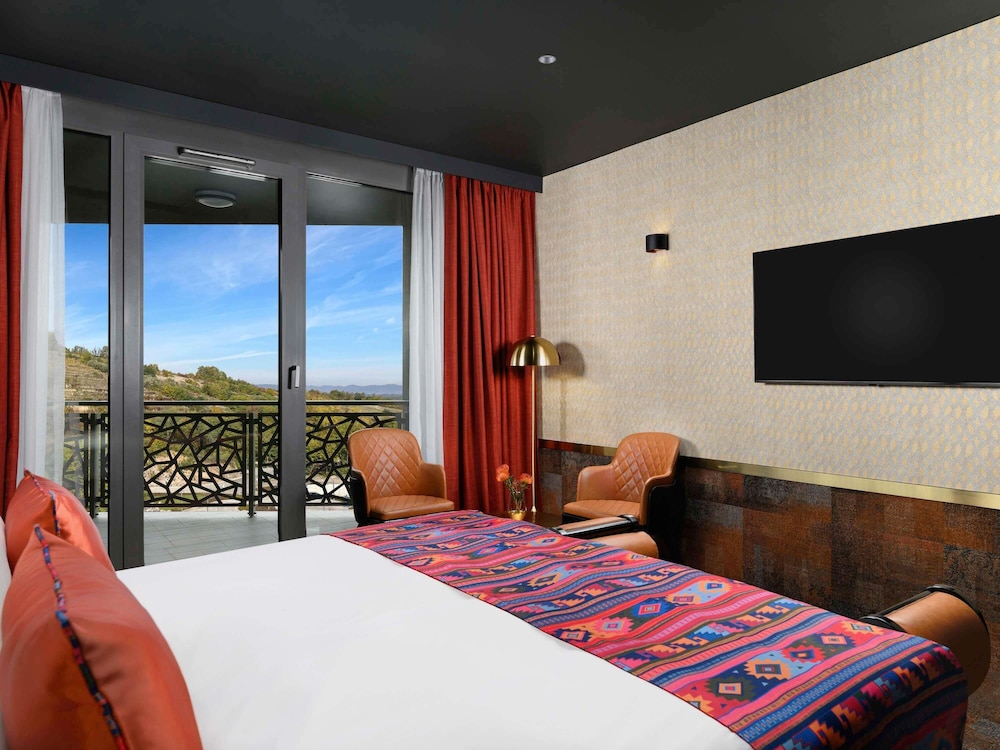 Deluxe Room, 1 King Bed, Sauna - Photo 6