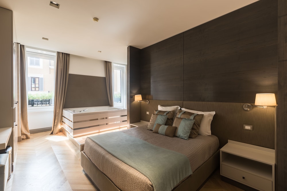 Deluxe Suite, 1 Queen Bed, City View photo 1