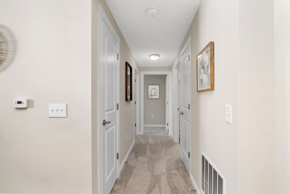 Powell Retreat Attached Garage Walk-in Shower, 사진 13