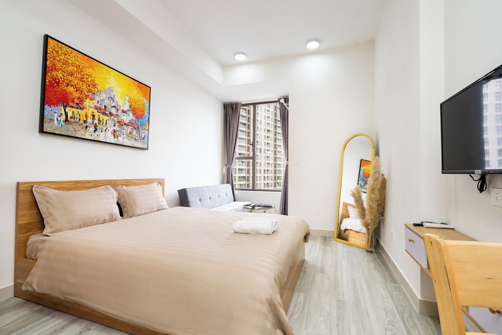 Standard Apartment, 1 Queen Bed, City View