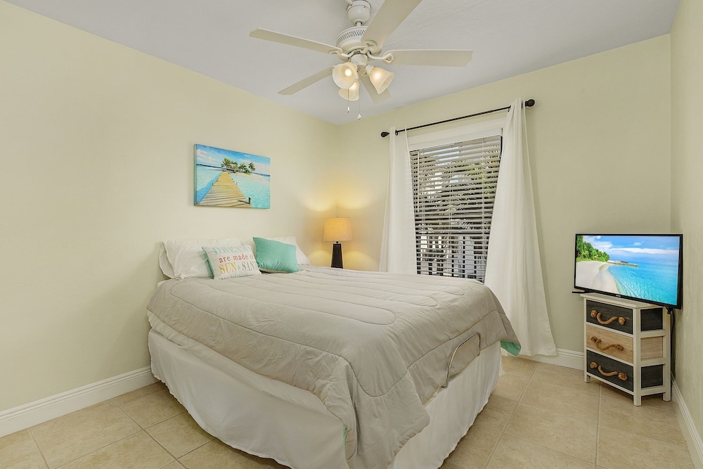 Condo, 2 Bedrooms photo 2