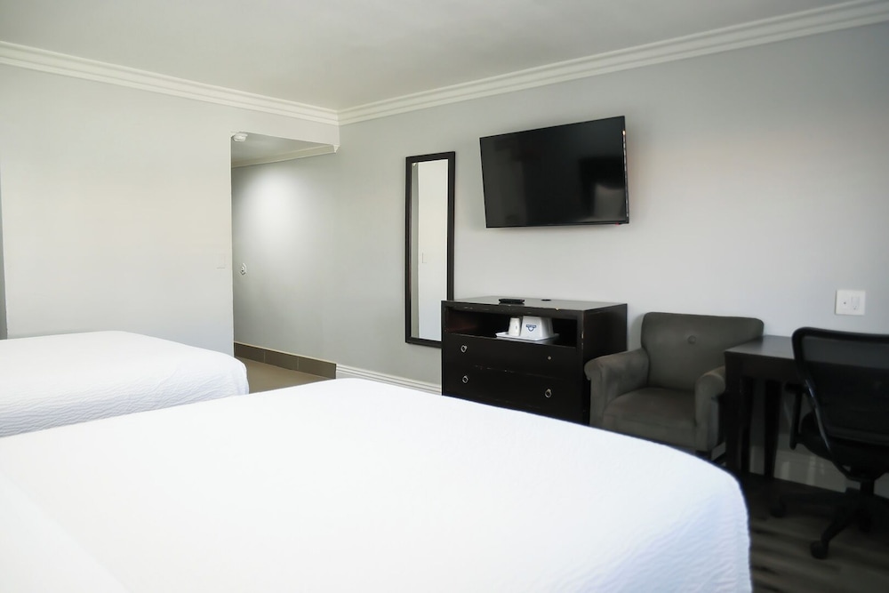 Standard Room, 2 Queen Beds - Photo 4