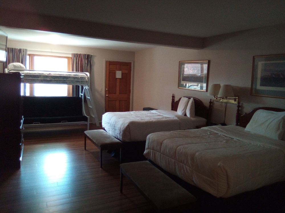 Family Quadruple Room photo 3