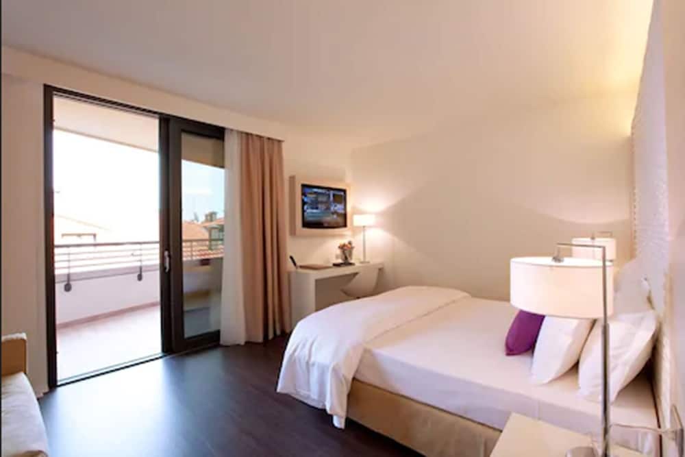 Superior Double Room, Partial Sea View (Pet friendly) photo 1