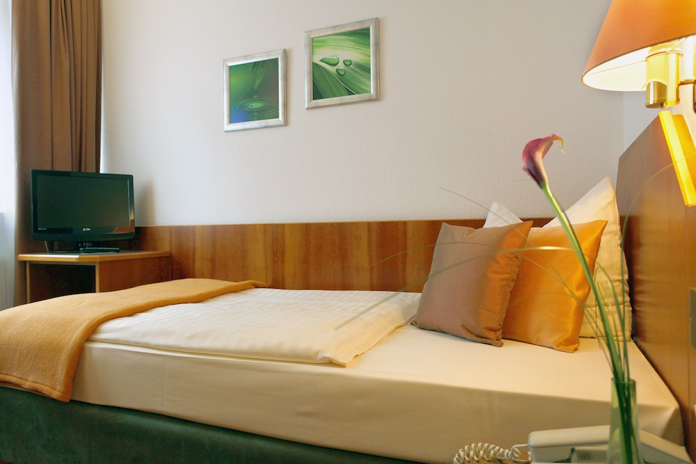 Basic Single Room, Courtyard View (Plus) photo 2