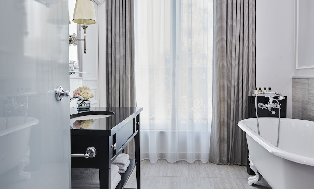 Suite, 1 Bedroom, Balcony thumbnail 5