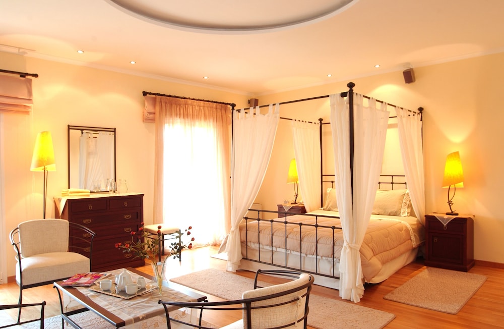Classic Villa, 6 Bedrooms
