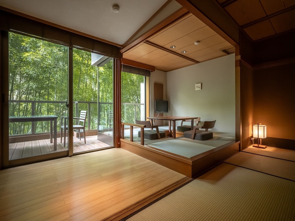Japanese Room (12.5 Tatami Mat) With Sofa Or Japanese Heater With Terrace photo 1