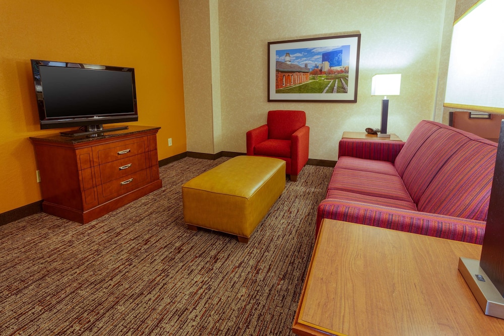 Suite, 2 Queen Beds with Sofa bed, Refrigerator & Microwave (Over-sized, Upper Floor)