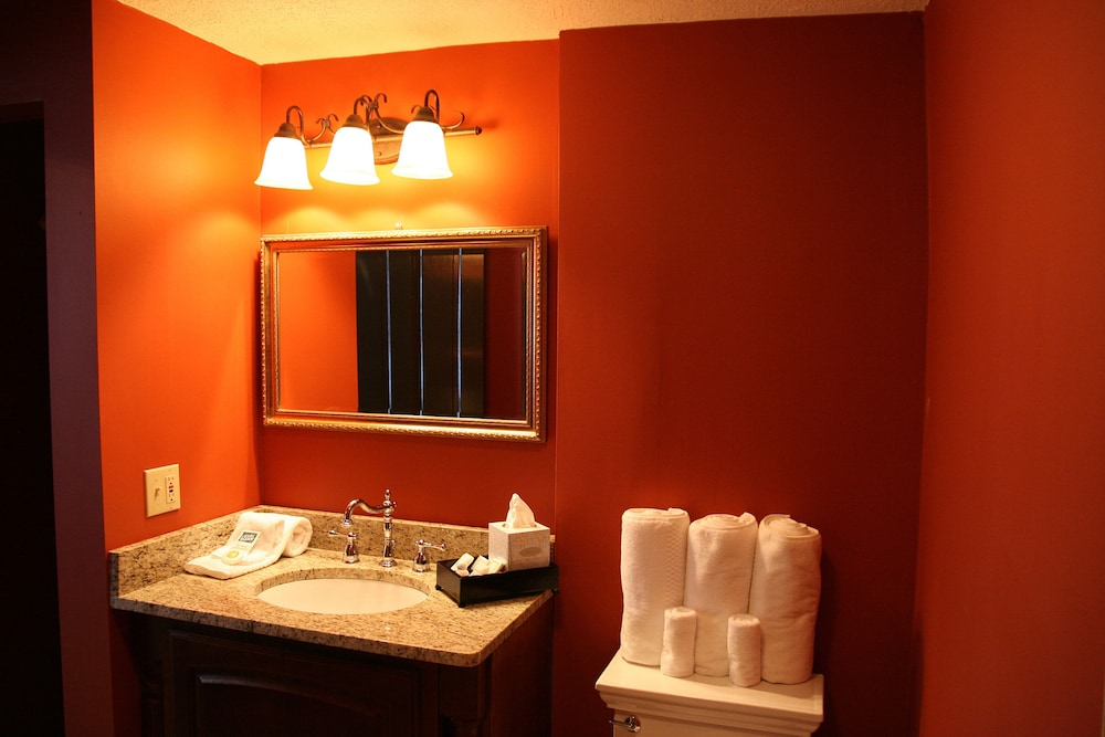 Basic Room, 2 Queen Beds photo 3
