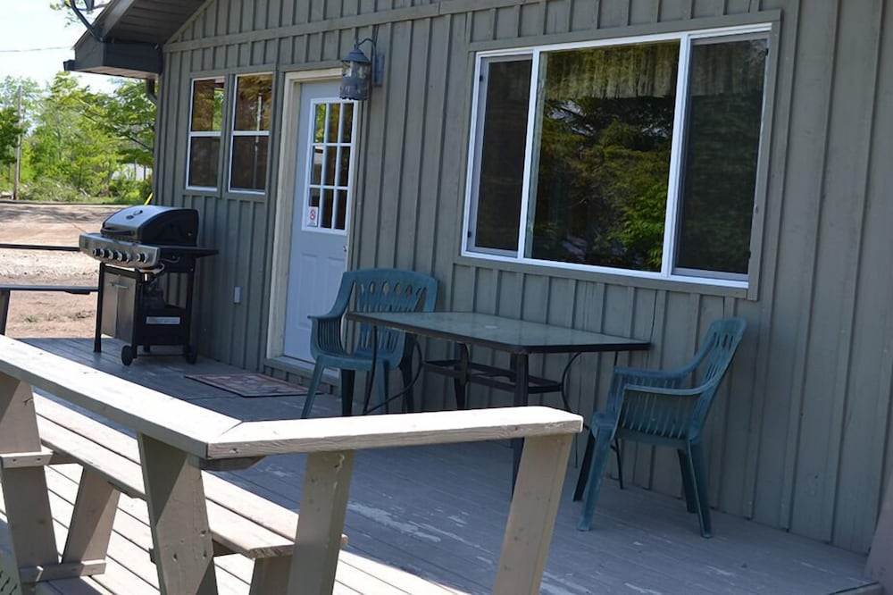 Deluxe Cottage, 3 Bedrooms, Lake View (Cottage #4) photo 3