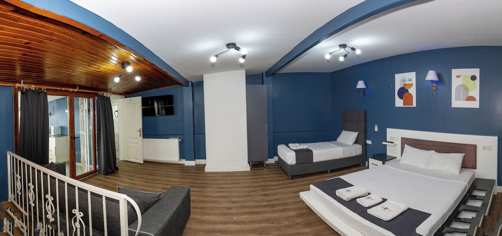 L) SUITE WITH CITY VIEW photo 3