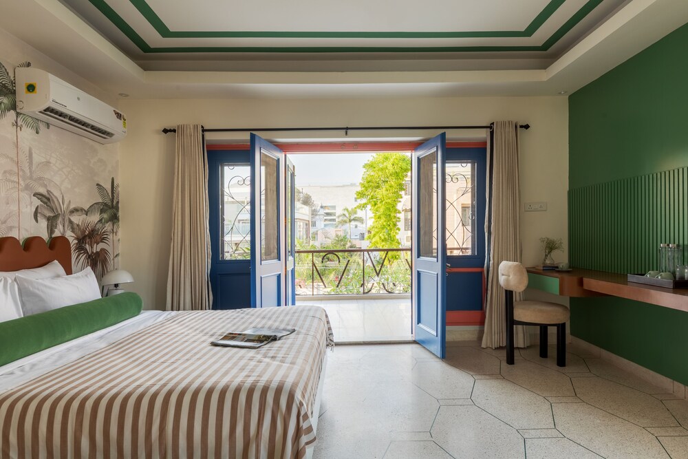 Suite, Balcony, Garden View