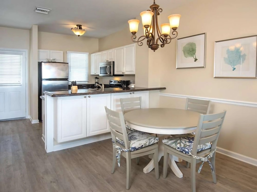 2 Bedroom Villa - Queen/Twins photo 3