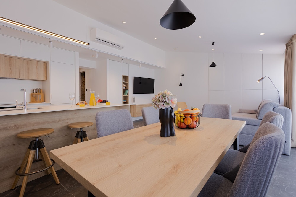 Luxury Apartment photo 2