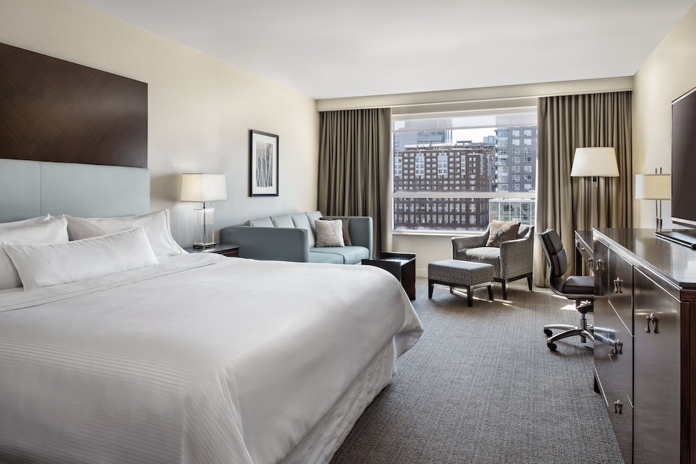 Premium Room, 1 King Bed with Sofa bed
