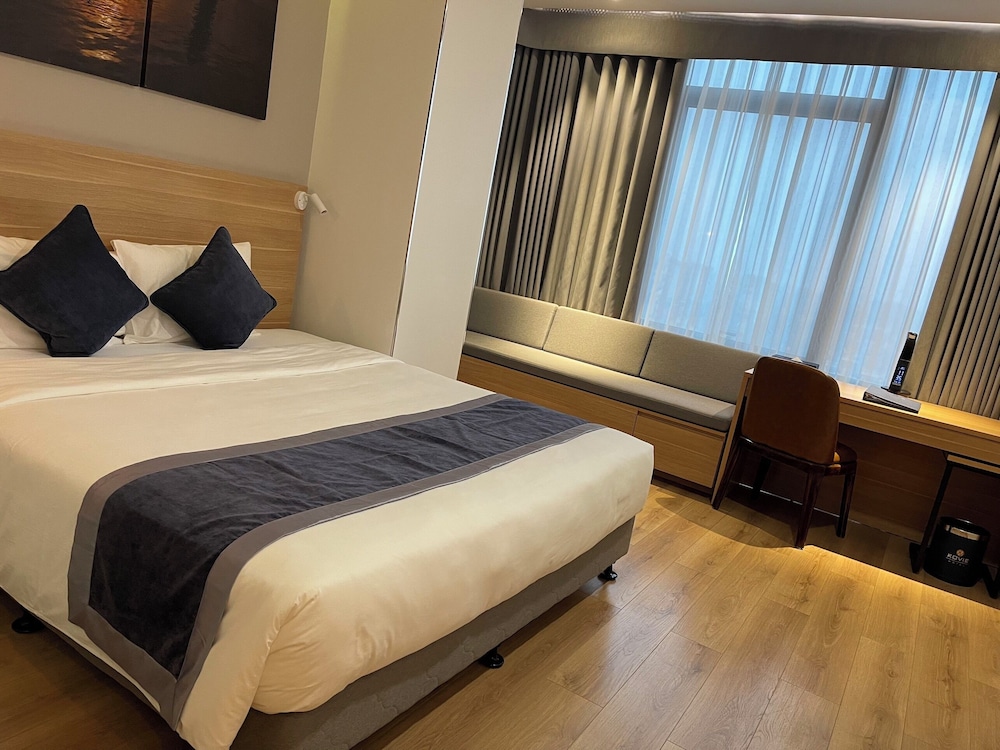 Standard Room, 1 King Bed - Photo 1