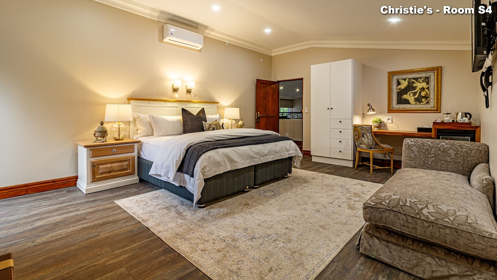 Luxury Room, 1 King Bed photo 2