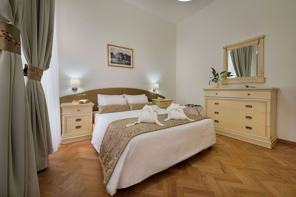 Suite, City View thumbnail 5