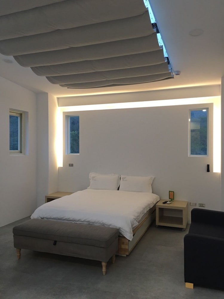 Deluxe Suite, Multiple Beds, Hill View photo 2