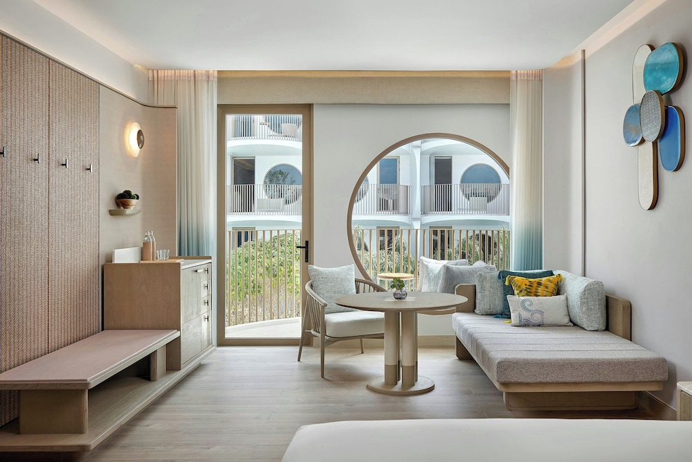 Deluxe Room, 1 King Bed with Sofa bed, Balcony