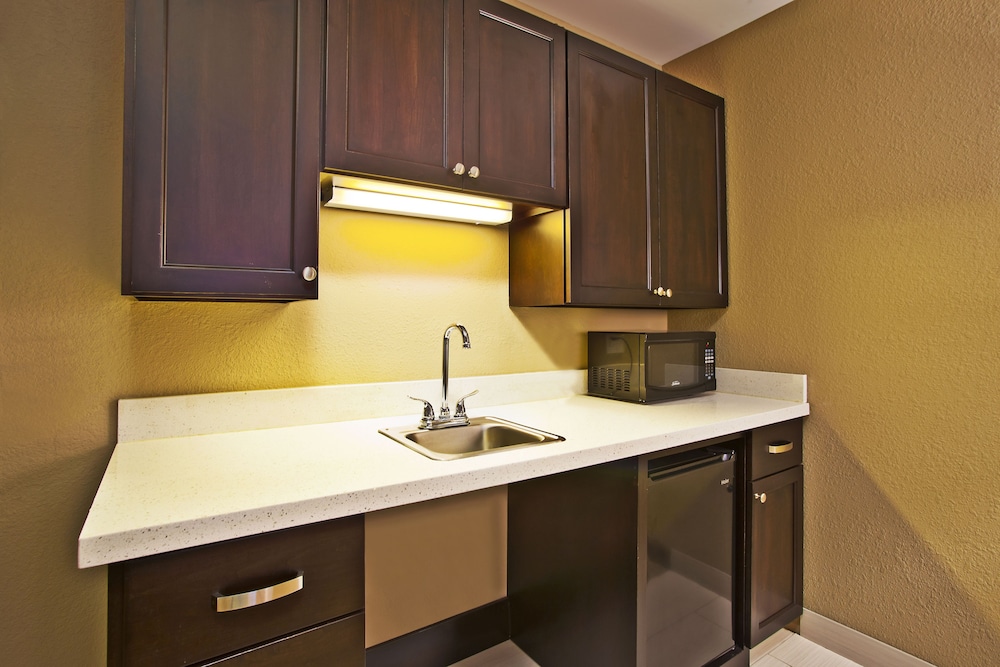Deluxe Suite, Accessible, Non Smoking (Hearing) photo 2