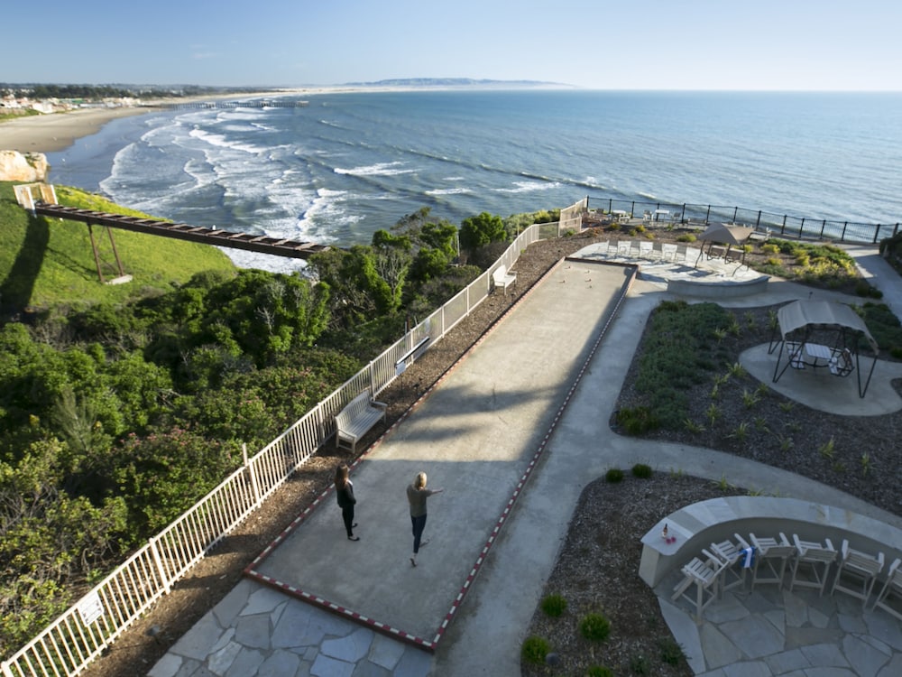 Room, 2 Queen Beds, Ocean View - Photo 6