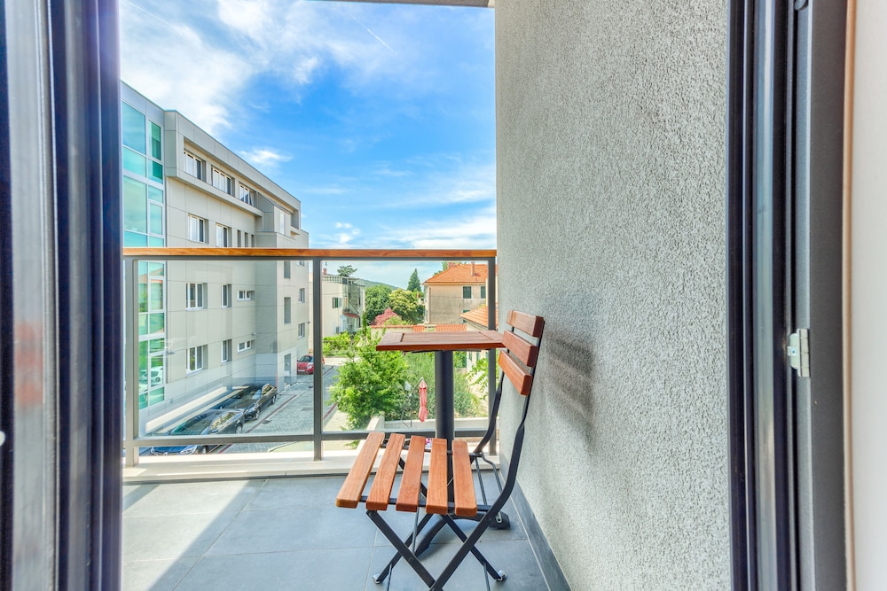Classic Double or Twin Room, Balcony, City View photo 3