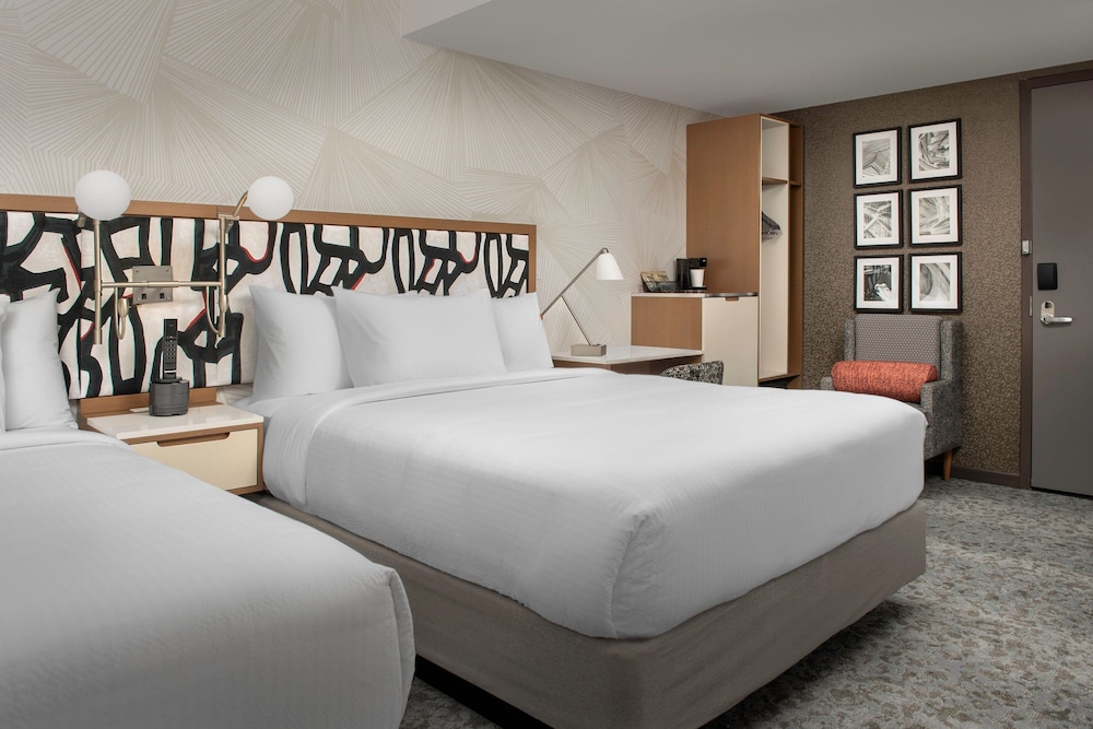 Suite, 2 Queen Beds - Photo 3