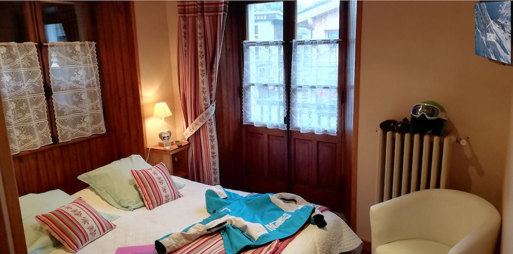 Basic Double Room (9)