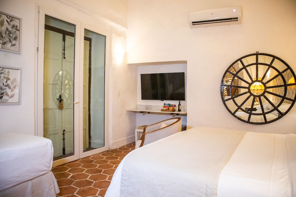Junior Suite, 1 King Bed photo 1