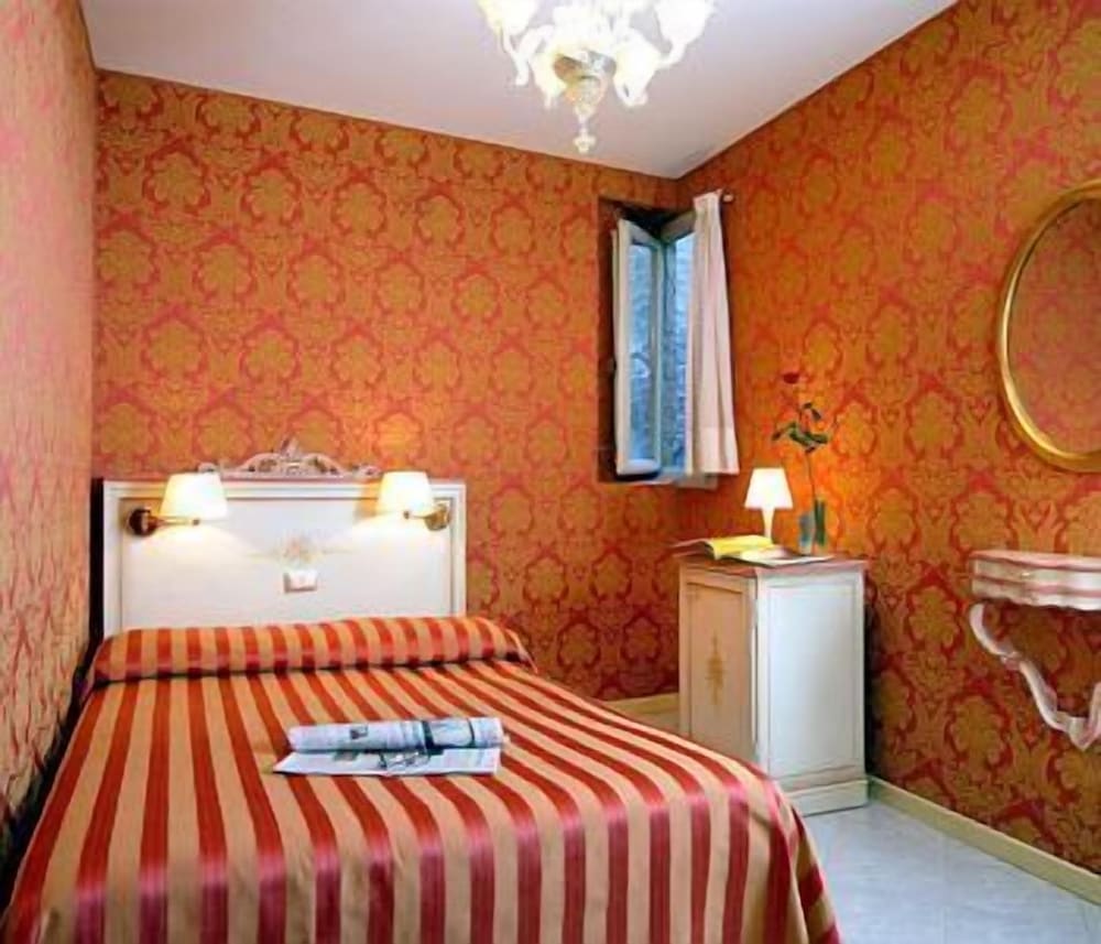 Economy Double or Twin Room photo 1
