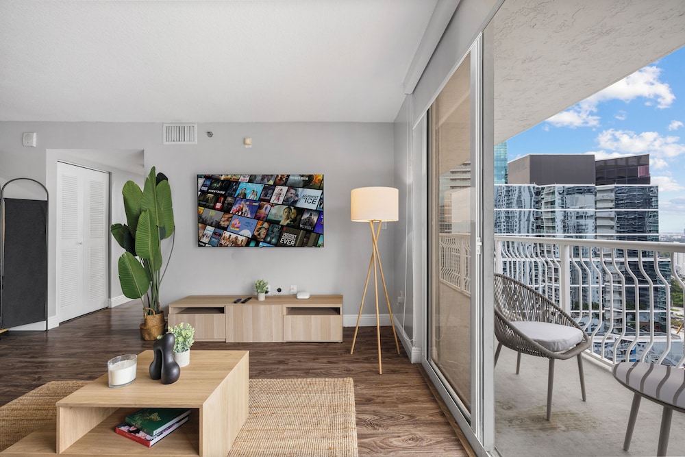 Condo, 2 Bedrooms, Balcony, Partial Ocean View photo 2
