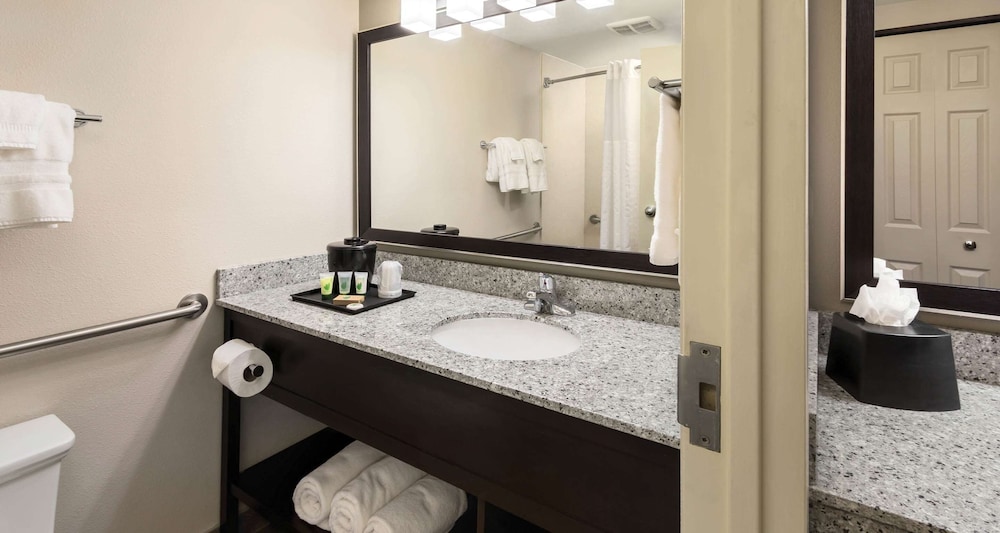 Suite, Multiple Beds, Jetted Tub (Living Room;With Sofabed) - Photo 2