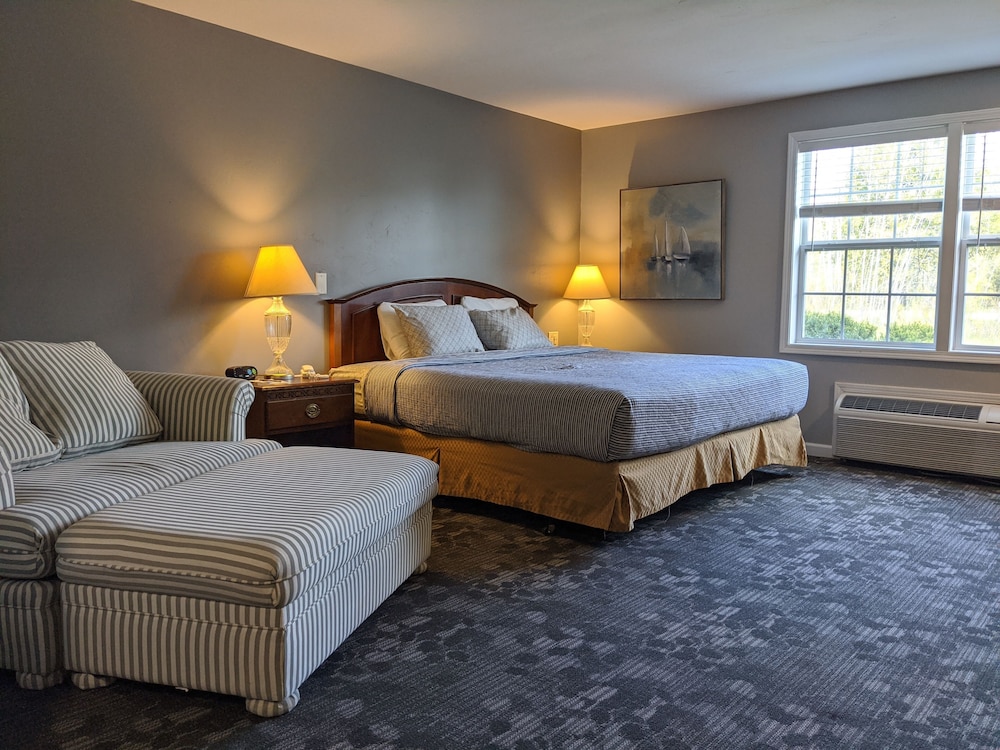 Traditional Room, 1 King Bed photo 1