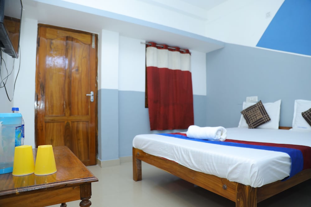 Economy Room, 1 Queen Bed photo 2