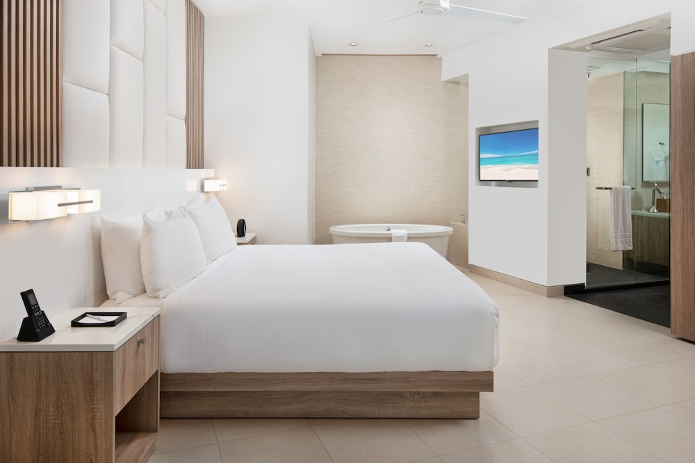Suite, 1 Bedroom, Oceanfront - Photo 1