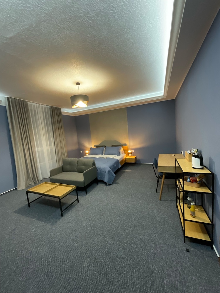 Deluxe Double Room, 1 King Bed, Non Smoking photo 3