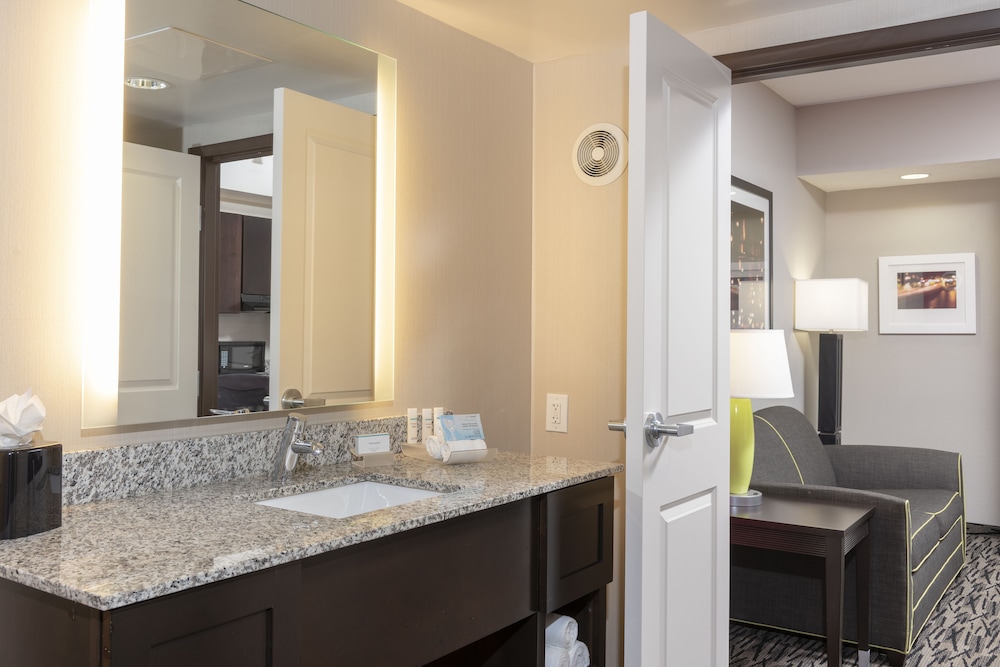 Studio, 1 King Bed, Accessible, Bathtub - Photo 7