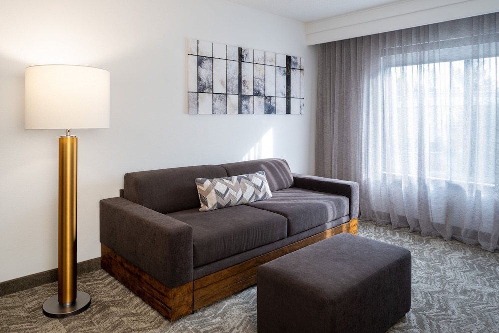 Executive Suite, 1 King Bed With Sofa Bed - Photo 9