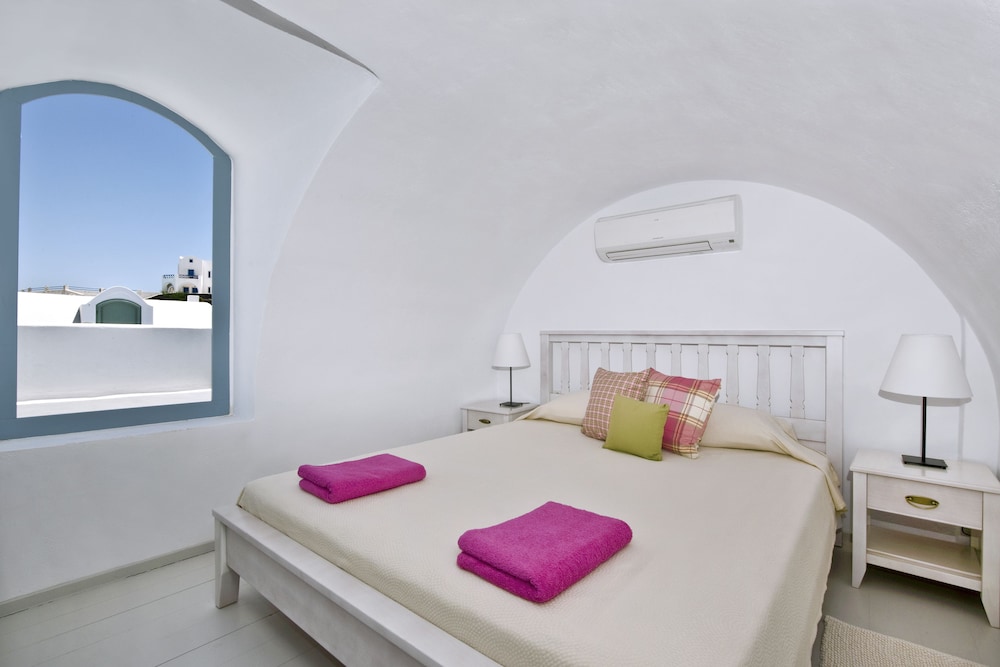 Apartment ,Two Bedrooms , Private Plunge Pool, Partially Caldera View