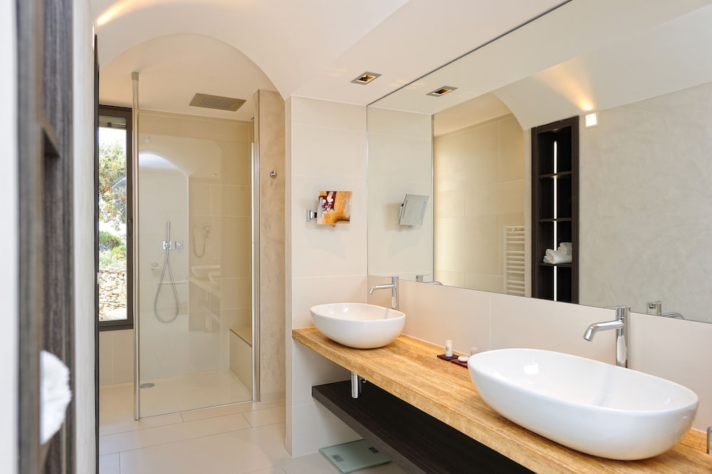 Premium Suite - Photo 2